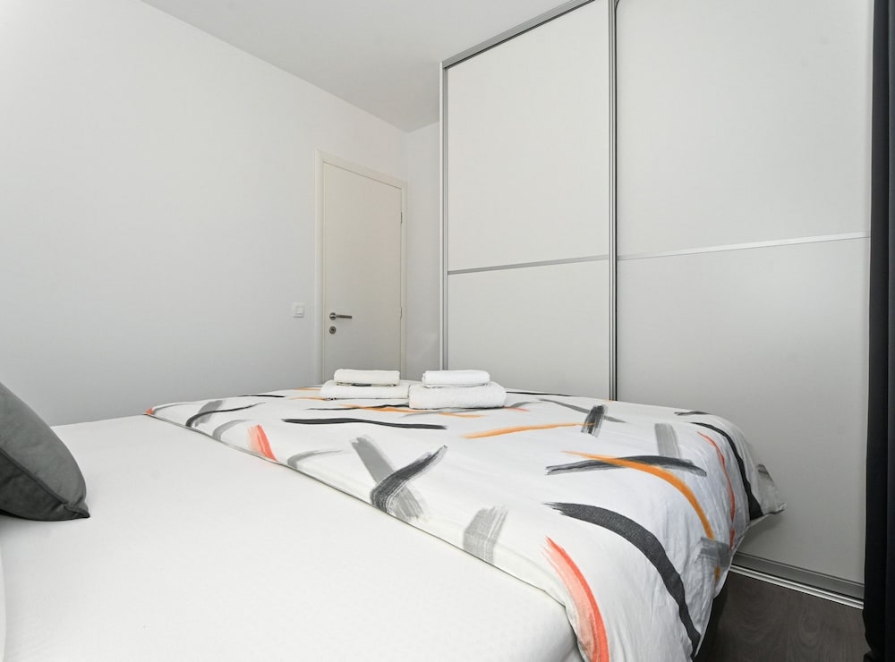Stylish Kaštela Apartment With Modern Amenities and Free Parking