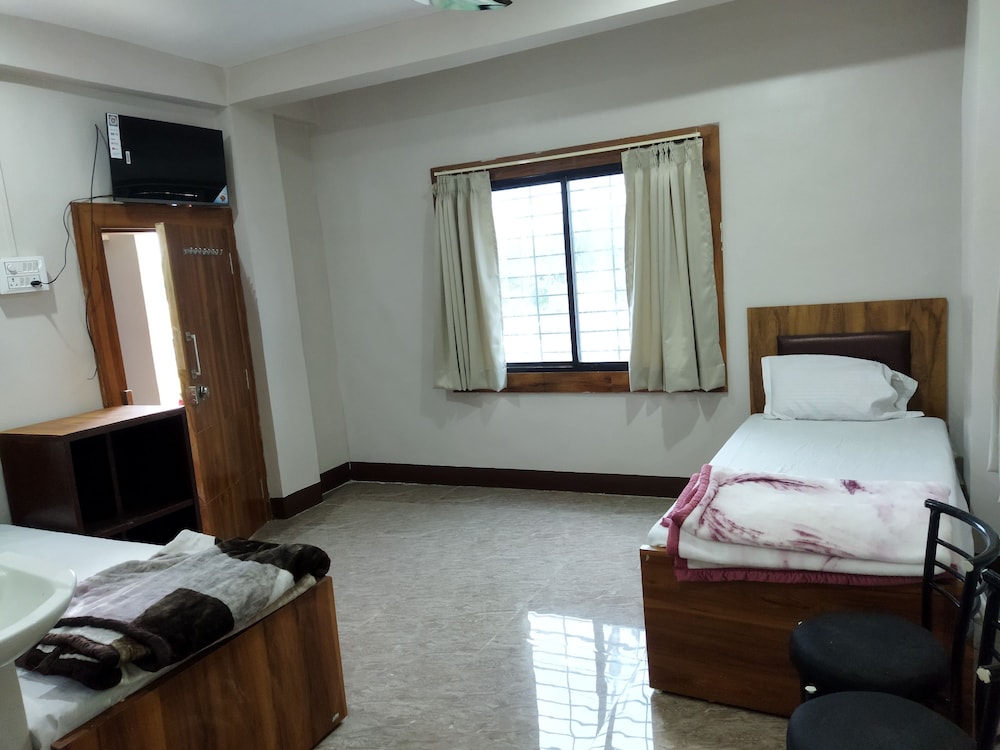 SR HOTEL KILERAMA ASHTA