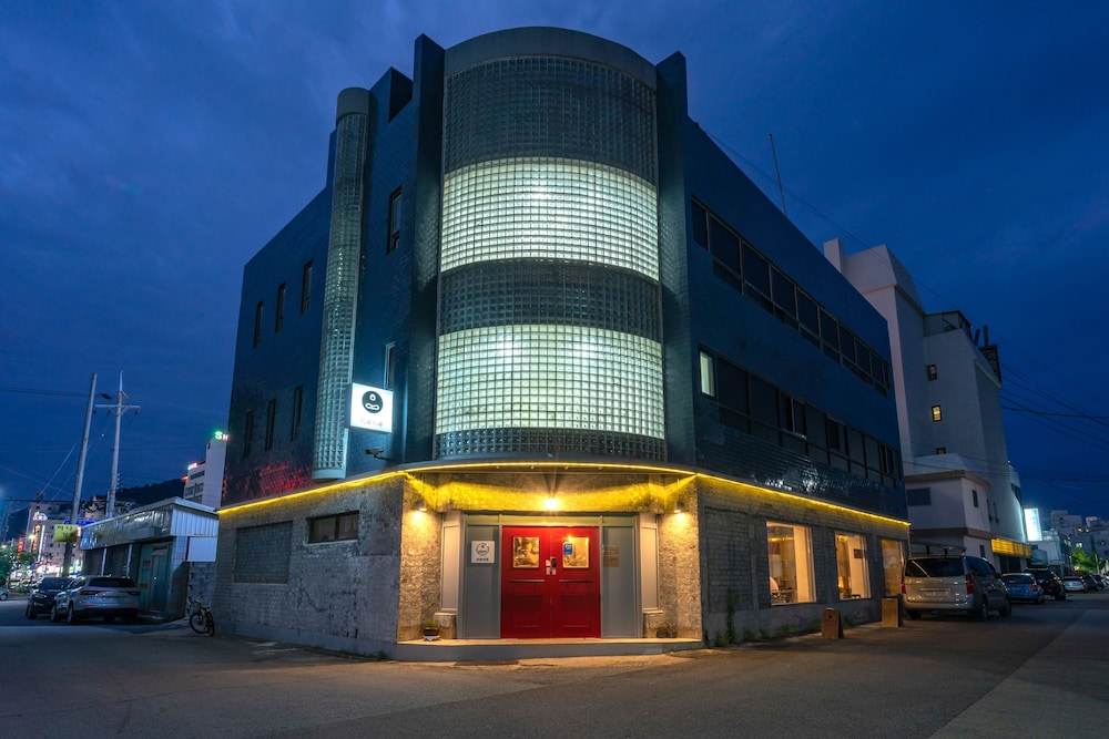 Mireuk Mireuk Hostel