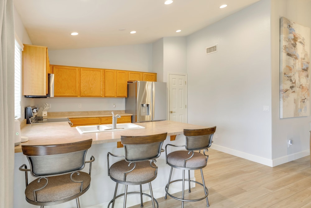 Spacious & Fenced Yard: Relaxing Home in Surprise