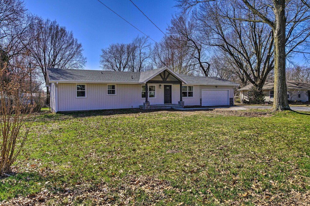 Retreat w/ Deck ~ 9 Mi to Downtown Springfield view 3