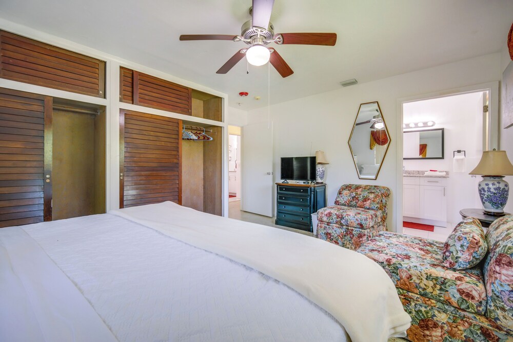< 3 Mi to Hard Rock Stadium: Miami Home w/ Sunroom