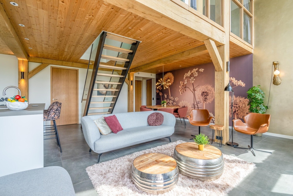Attractive and Modern 6-person Holiday Villa
