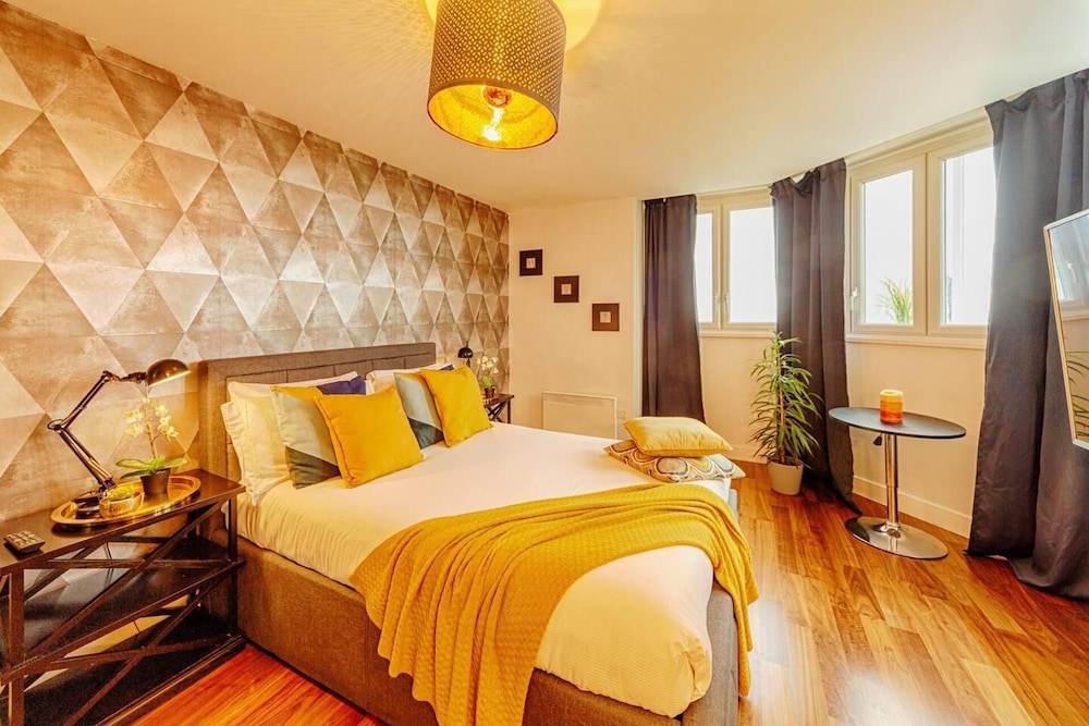 Luxury 9ine Beautiful Broad Street Apartment view 5