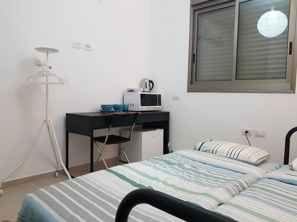 Private Bed and Bathroom in Netanya