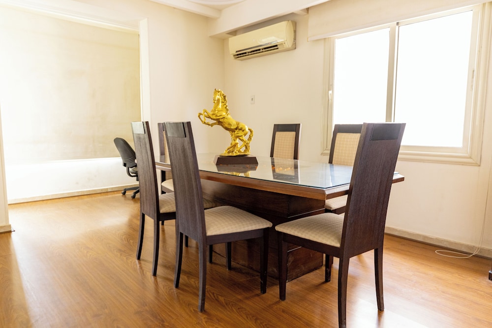 Hibiscus Haven Suite