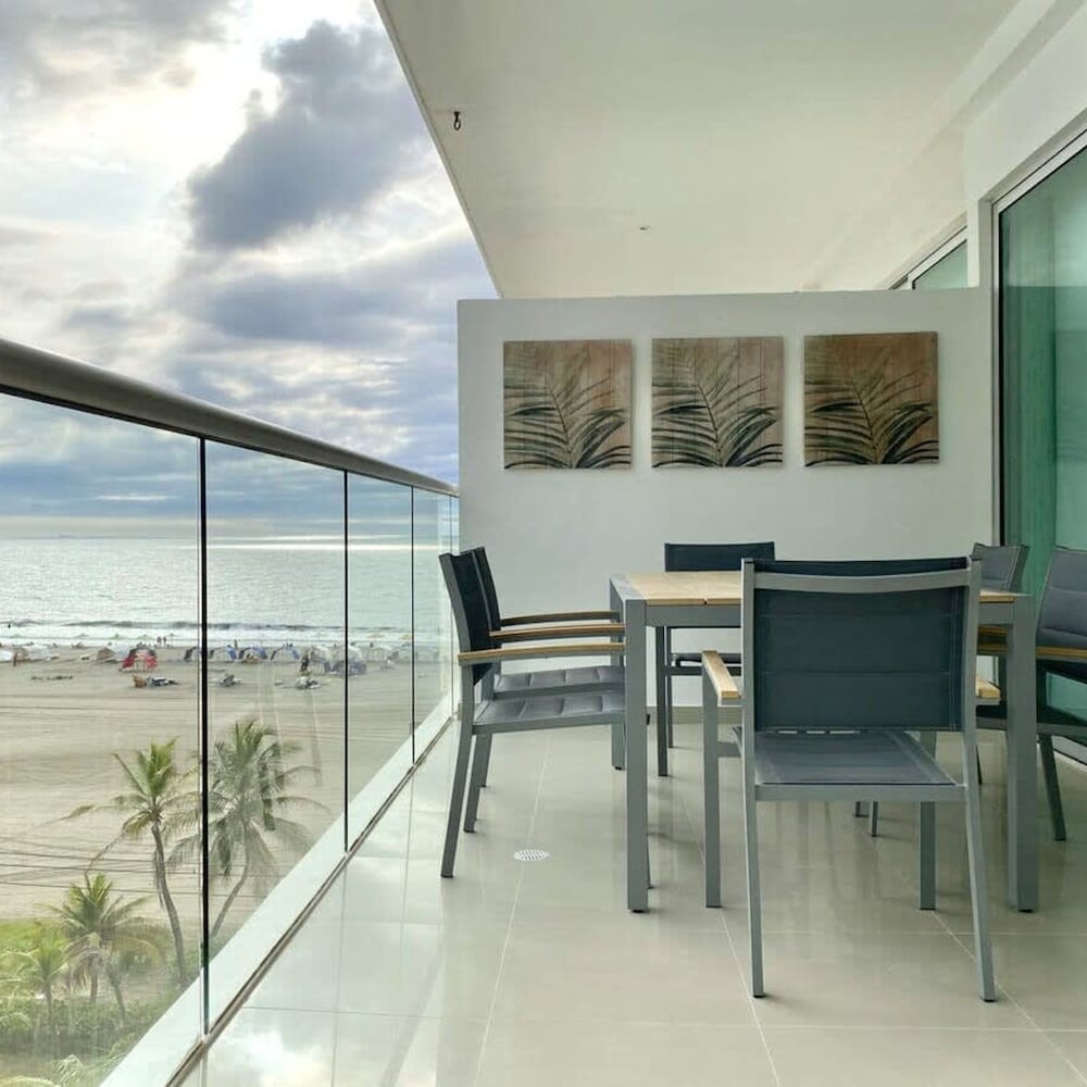 w Stunning 2BR w Pool n AC in Sunny Cartagena