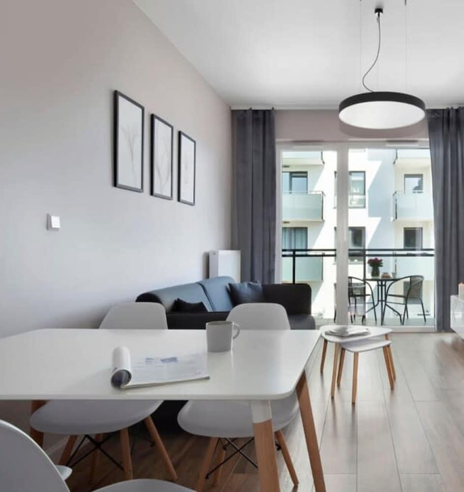 Elite Apartments Berry 2 Cozy Apartment Next to the Museum of World War Center
