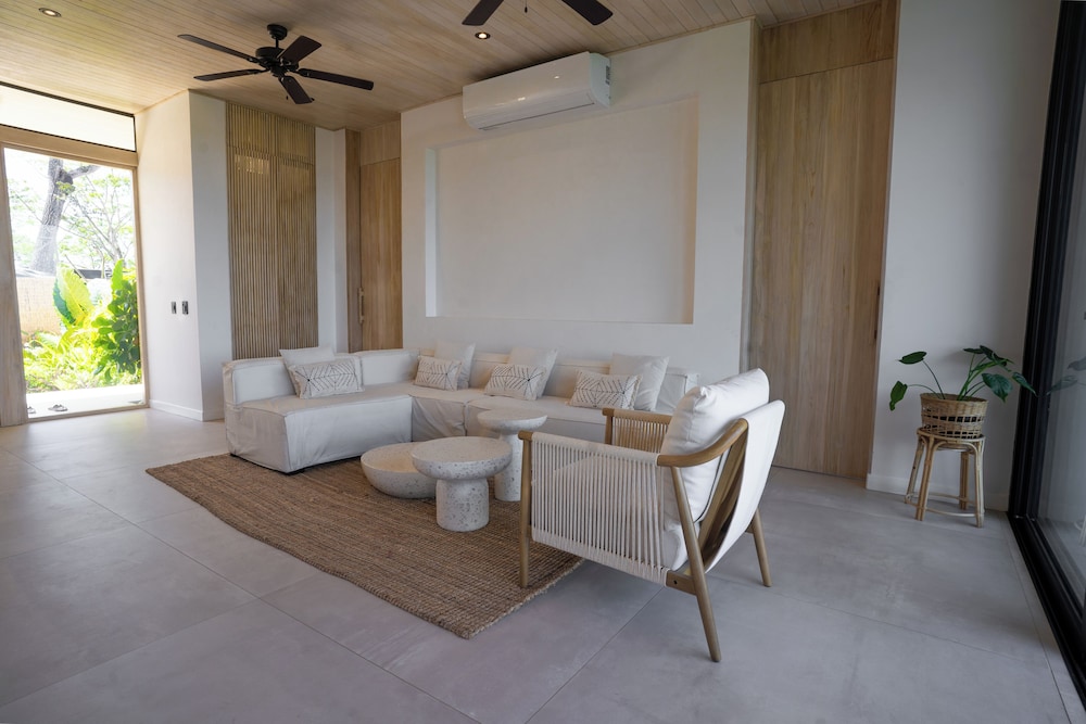 Casita Niaku by Wynwood House
