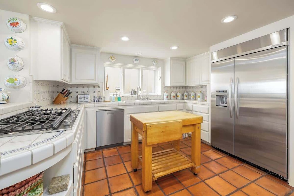 4 Bedroom With Pool in Oceanside