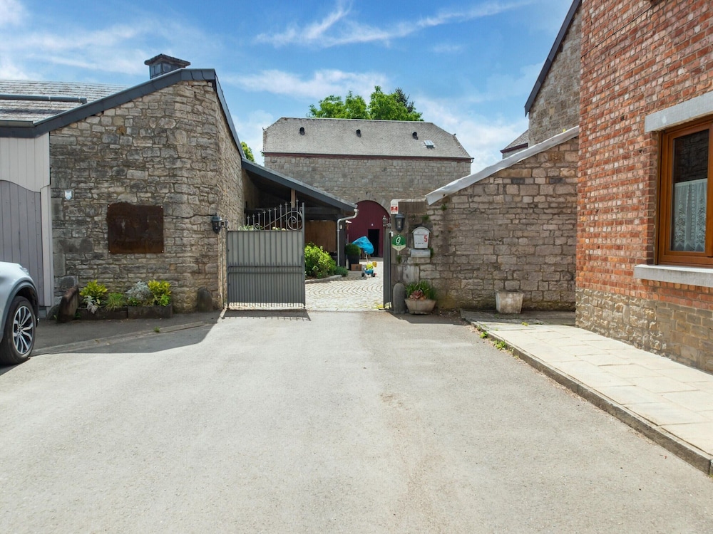 Vacation Home With BBQ Near Hotton