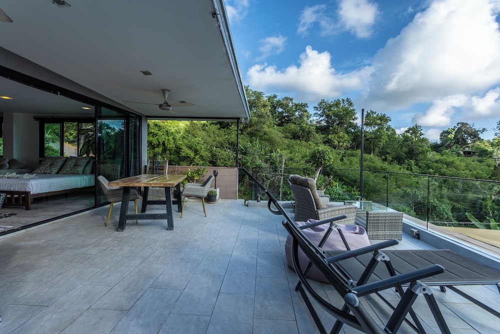 4 Private Sea-View Apartments V104