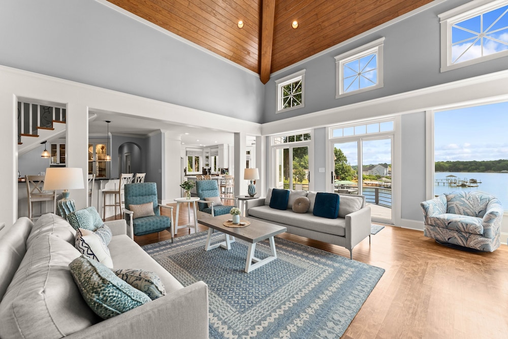 Paradise Pointe by Avantstay Lakefront Views Playset