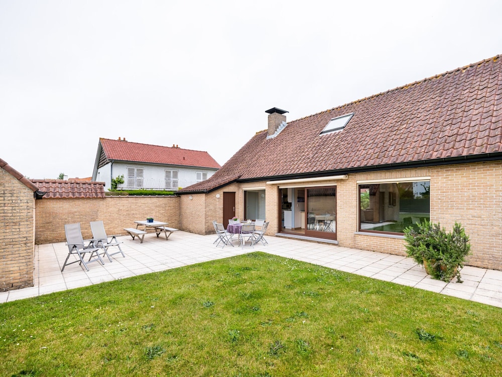 Villa in St-idesbald Near Sea Beach