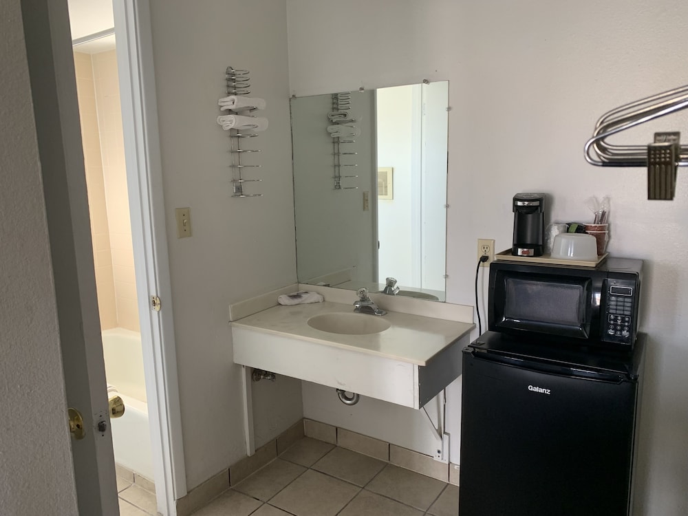 Economy Inn