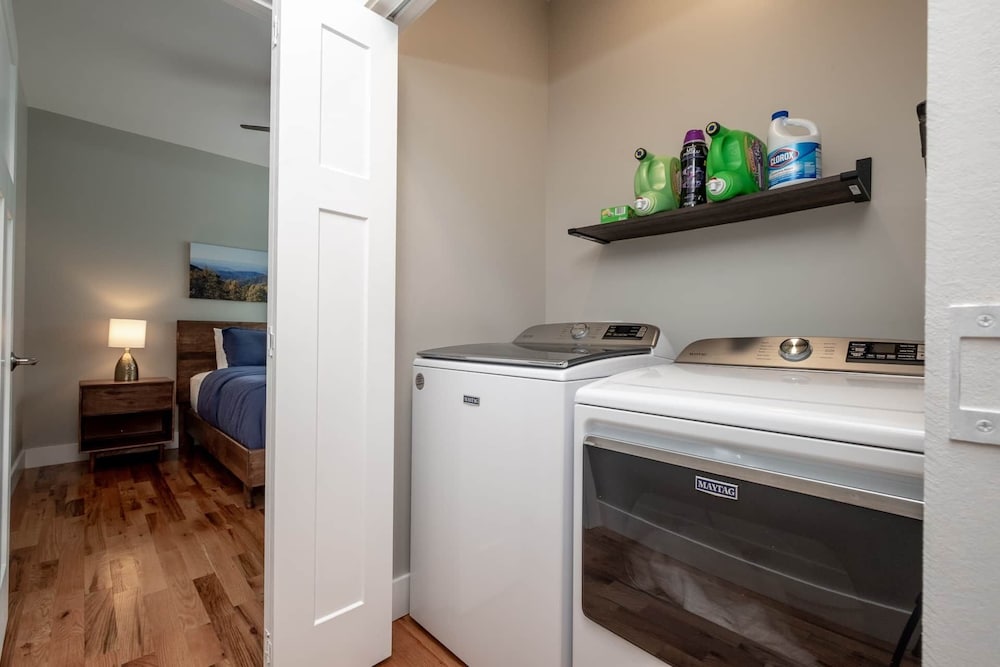Downtown Brevard Retreat &Cyclists Dream