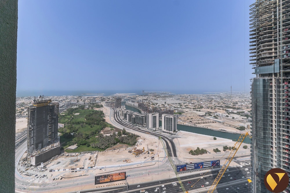 Vogue Business Bay with Sea View Metro