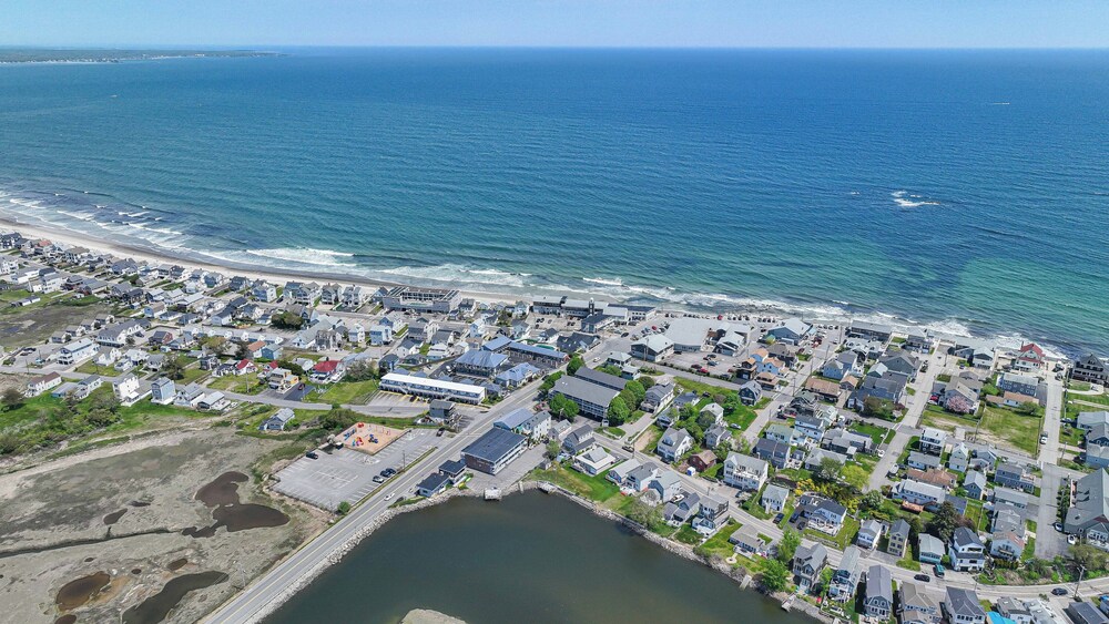 All is Wells Incredible Location! Walk to Beach view 2