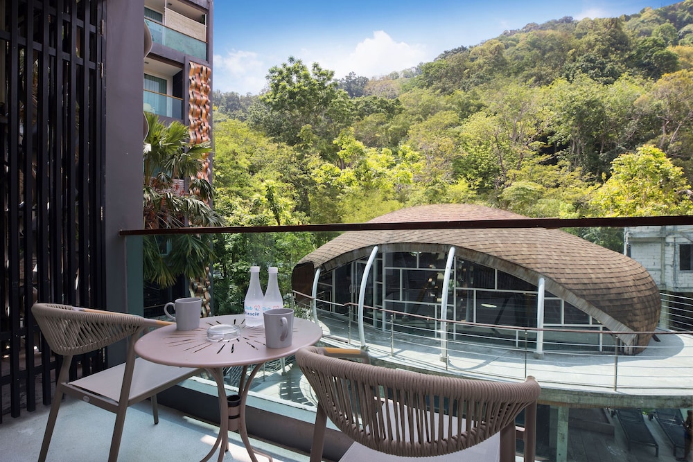 Emerald Hill Patong Apartment 420