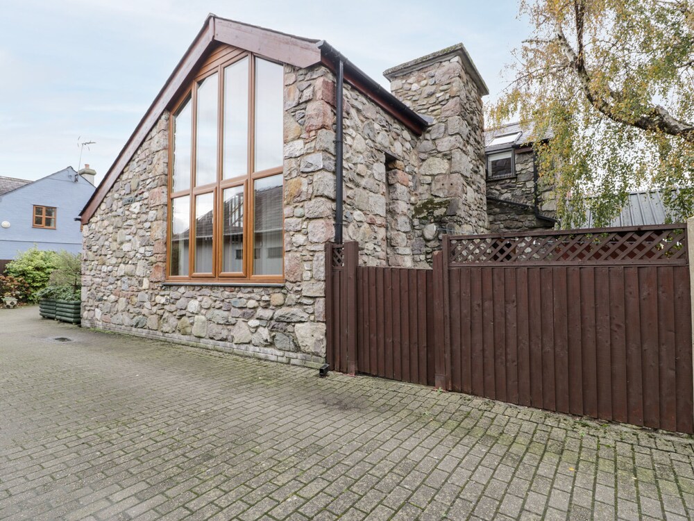 Caernarfon Vacations - Ddol Helyg Barn - Property Image 1
