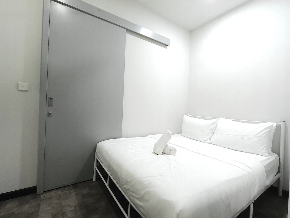Expressionz Suites by Manhattan Group