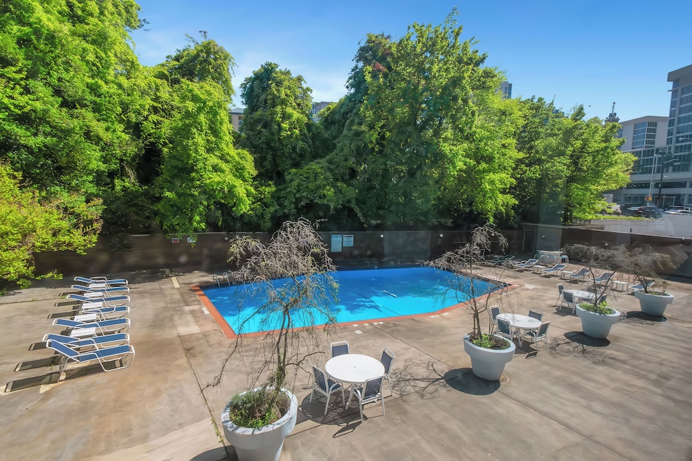 Modern 3BR Condo - Heart of ATL