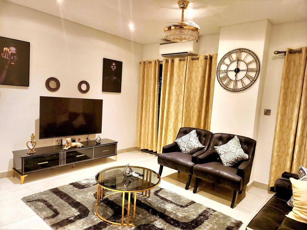 Chafford Suite-Douglas Luxury Apartments