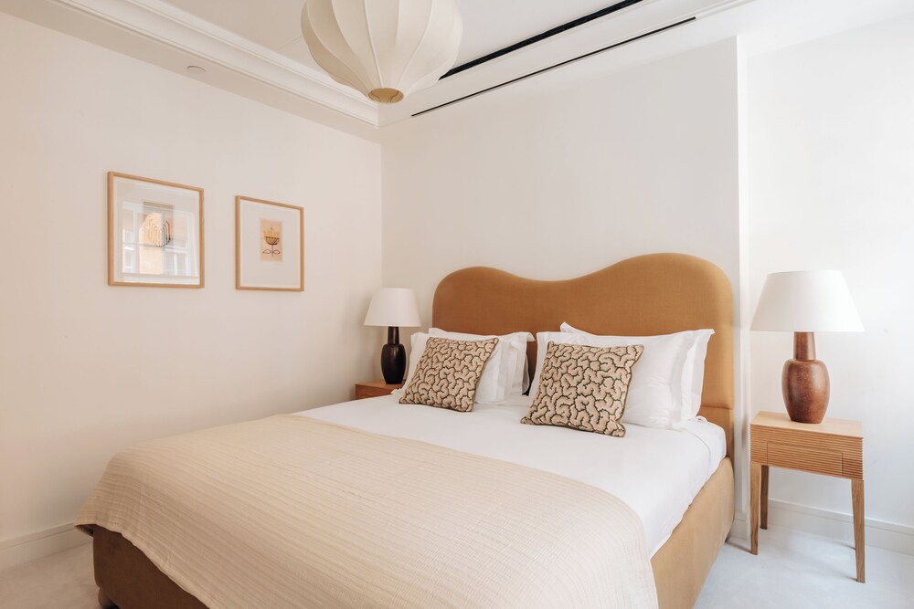 Claridge House by SLO