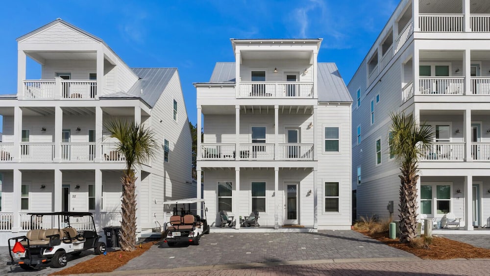 Sleep up to 28 - 2 Homes Side by Side - Close to Beach & Community Pool!