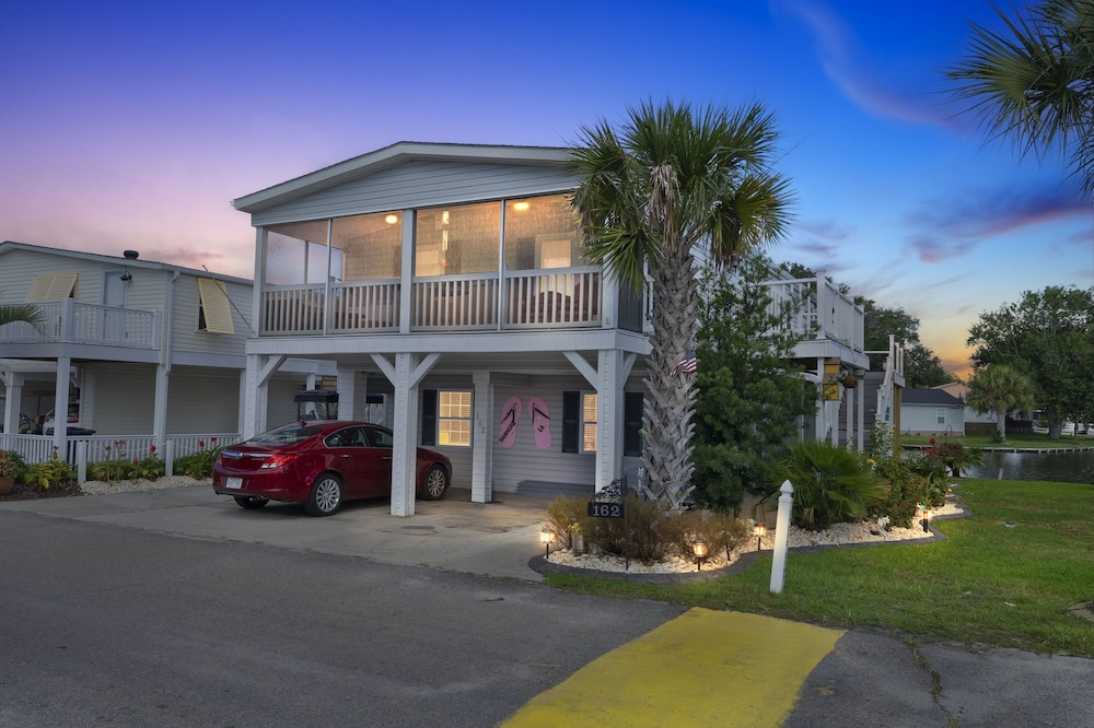 Coastal Retreat Steps From Private Beach 2 Bedroom Apts
