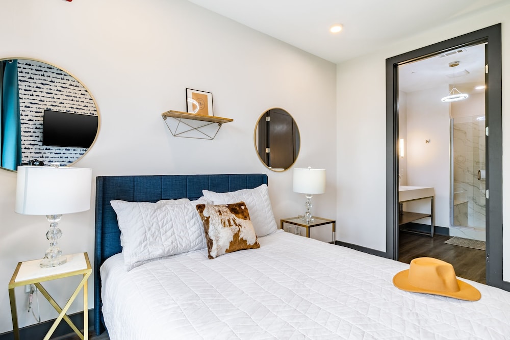 Lindsley by Avantstay Balcony Modern Design A Downtown Location