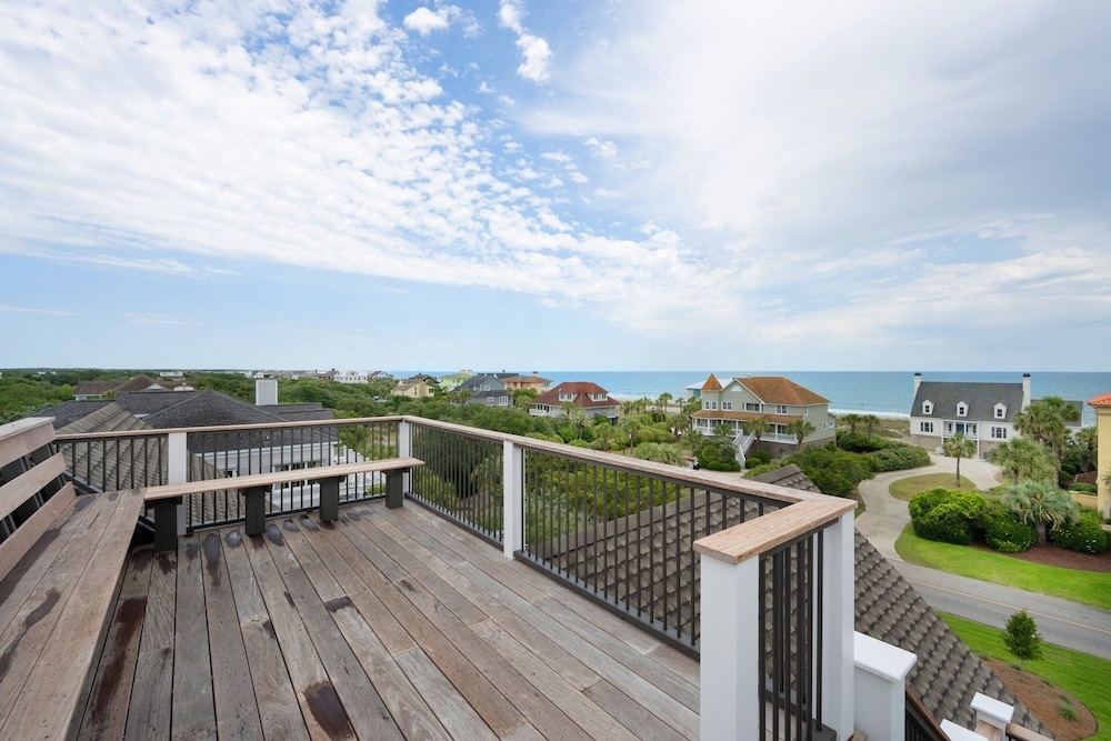 Cornfed Pelican 9 Bedroom Home