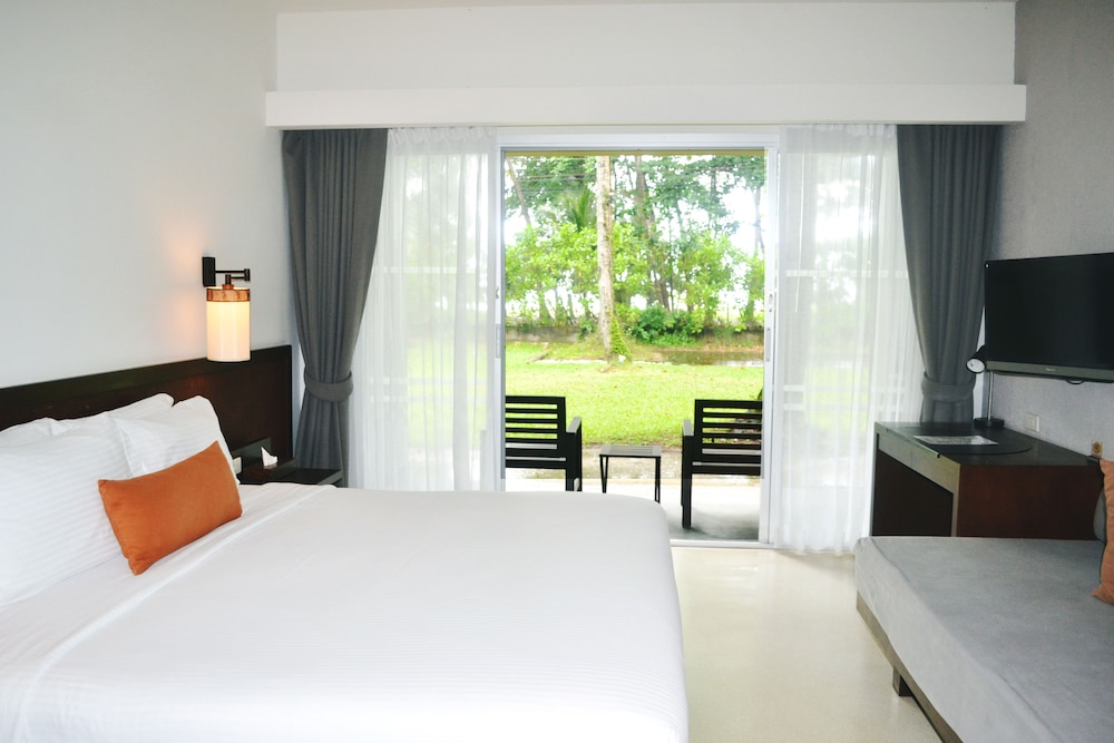 Grand Southsea Khaolak Beach Resort