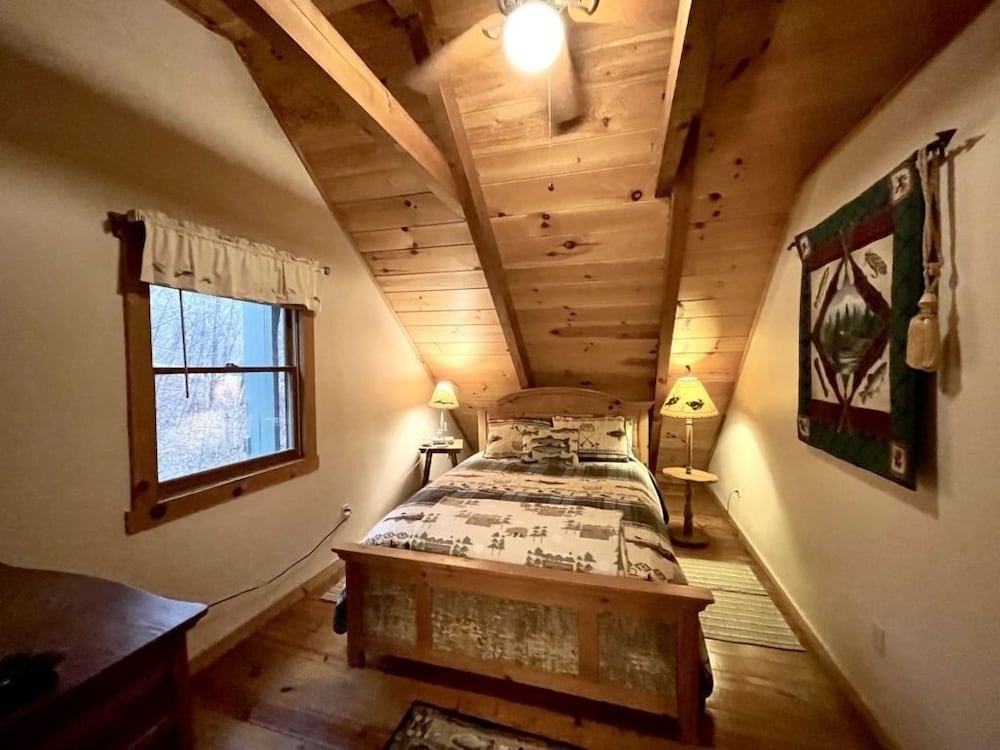 Leave the stress behind!- private hot tub, pet and motorcycle friendly, let peace and nature surround you! 2 Bedroom Home by RedAwning view 3