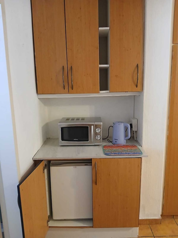 Oaktree Guest House