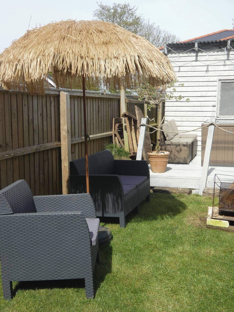 Isle Escape Retreat- Sleeps 4, Garden & Games Room