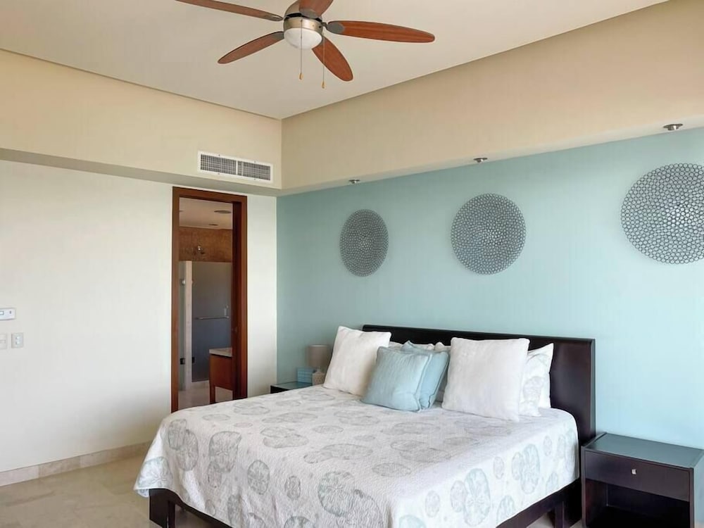 Stylish Condo With Serene Beach Infinity Pool