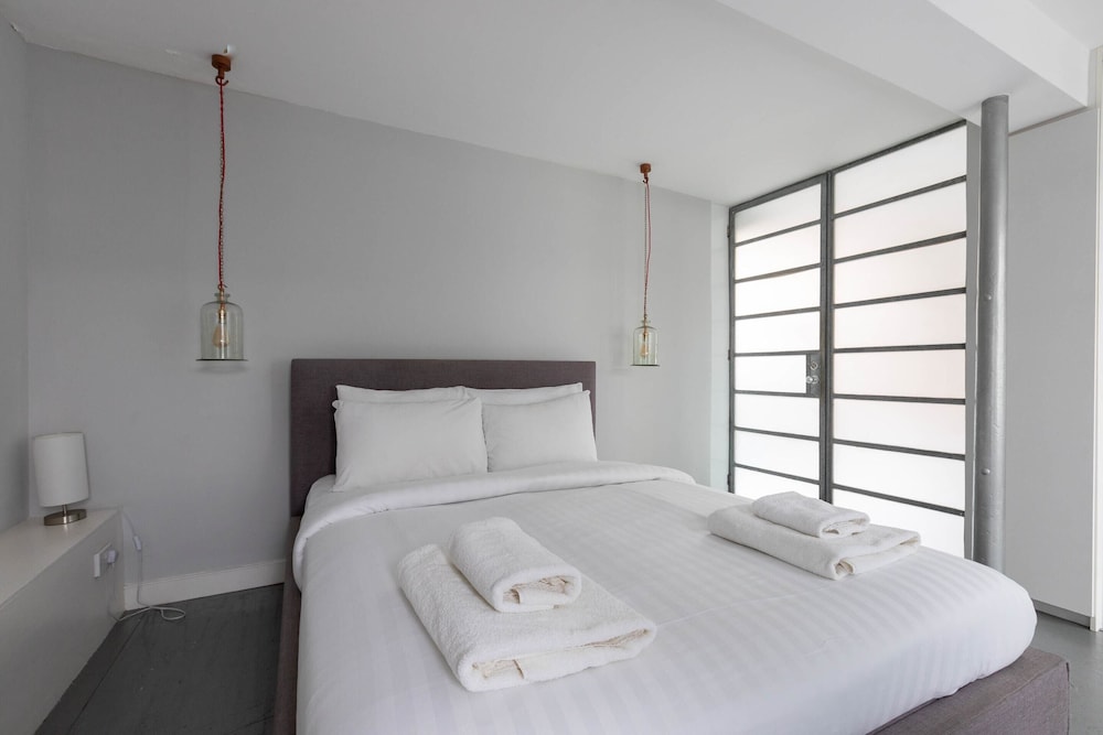 Stylish 2 Bedroom Converted Victorian Storefront