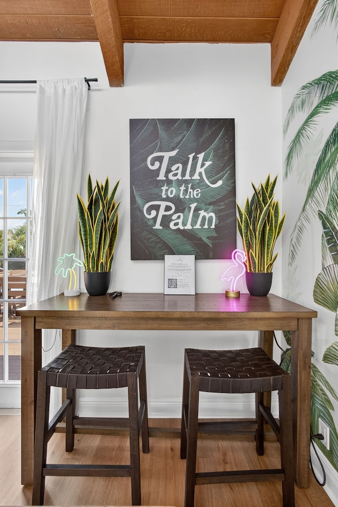 Luxury Meets Paradise Family-friendly 4BR w Pool