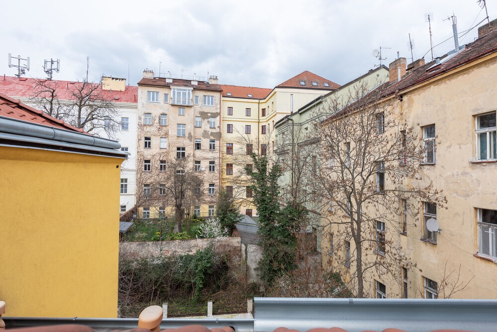Apartment near Bertramka garden