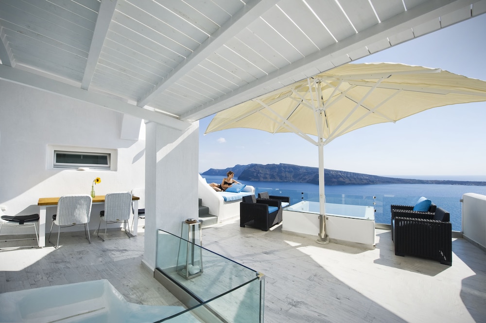Hyperion Oia Suites