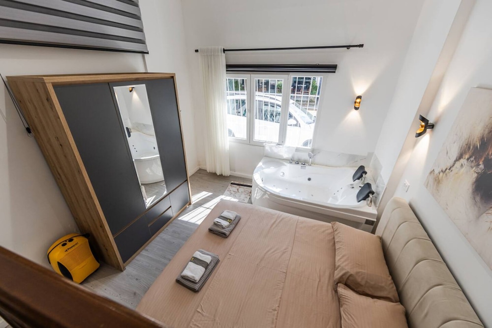 Green Luxe Suite 1 in Shkod r