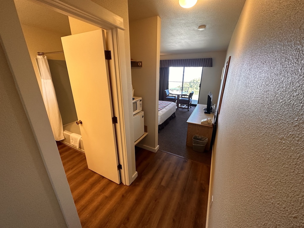 Astoria Crest Motel