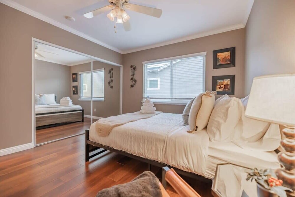 Marbella Lane - Charming 4BR Bungalo for Relaxing Retreat