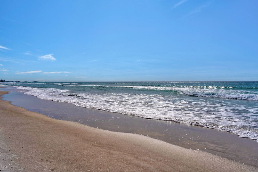 Sand Castles West A4: Steps to Beach, Pools, Private Balcony & More!