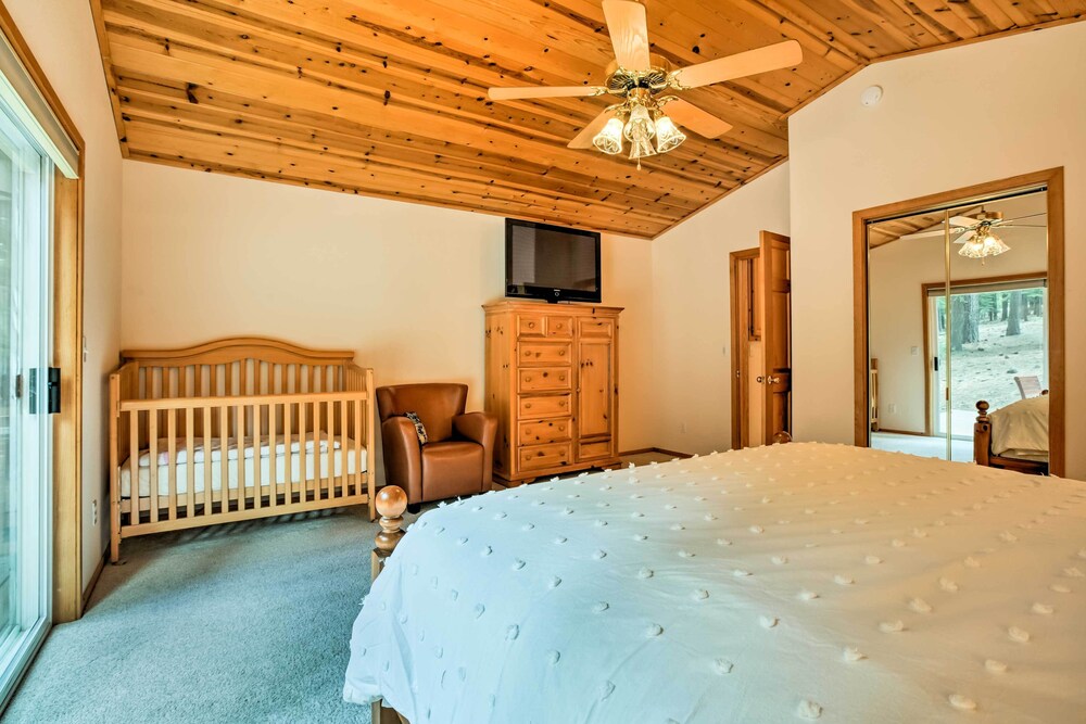 Lake Tahoe Vacations - Tahoe Donner Cabin: Deck, Trail Access, EV Charger - Property Image 28