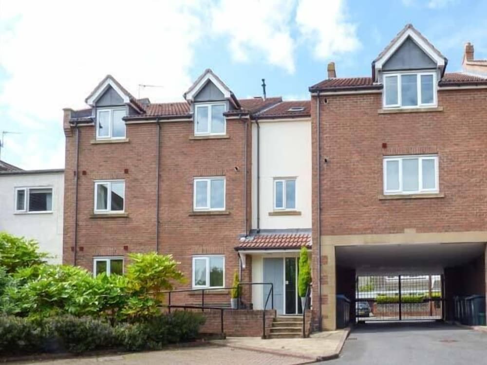 8 Eureka Mews view 5