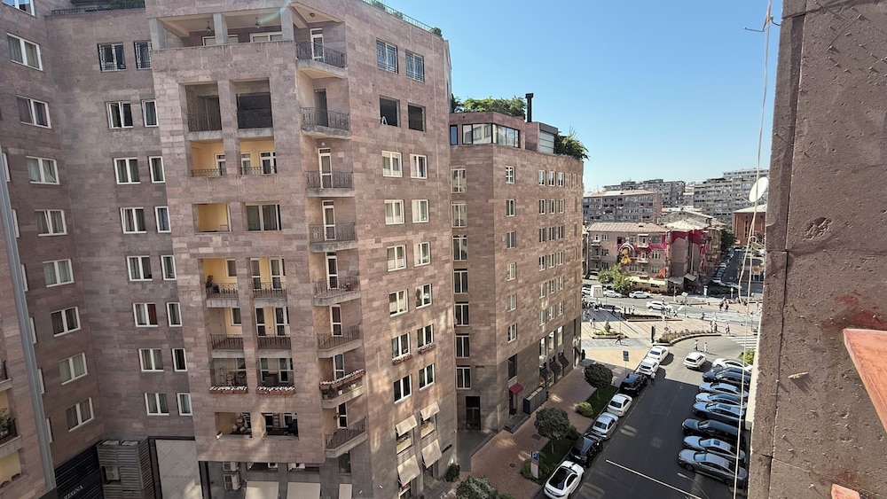 Comfortable apartments on Northern Avenue by Sweet Home