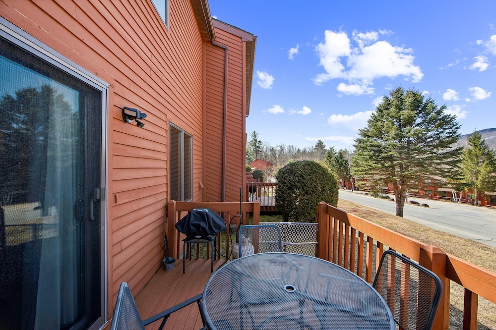 46er 15e - Stylish & Comfortable Mountain Retreat 2 Bedroom Townhouse by The Summit at Gore Mountain