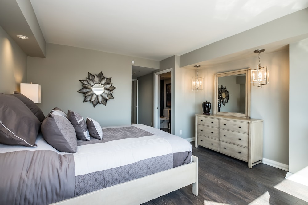 QuickStay - Premium 2bdrm in Yorkville (Yonge & Bloor)